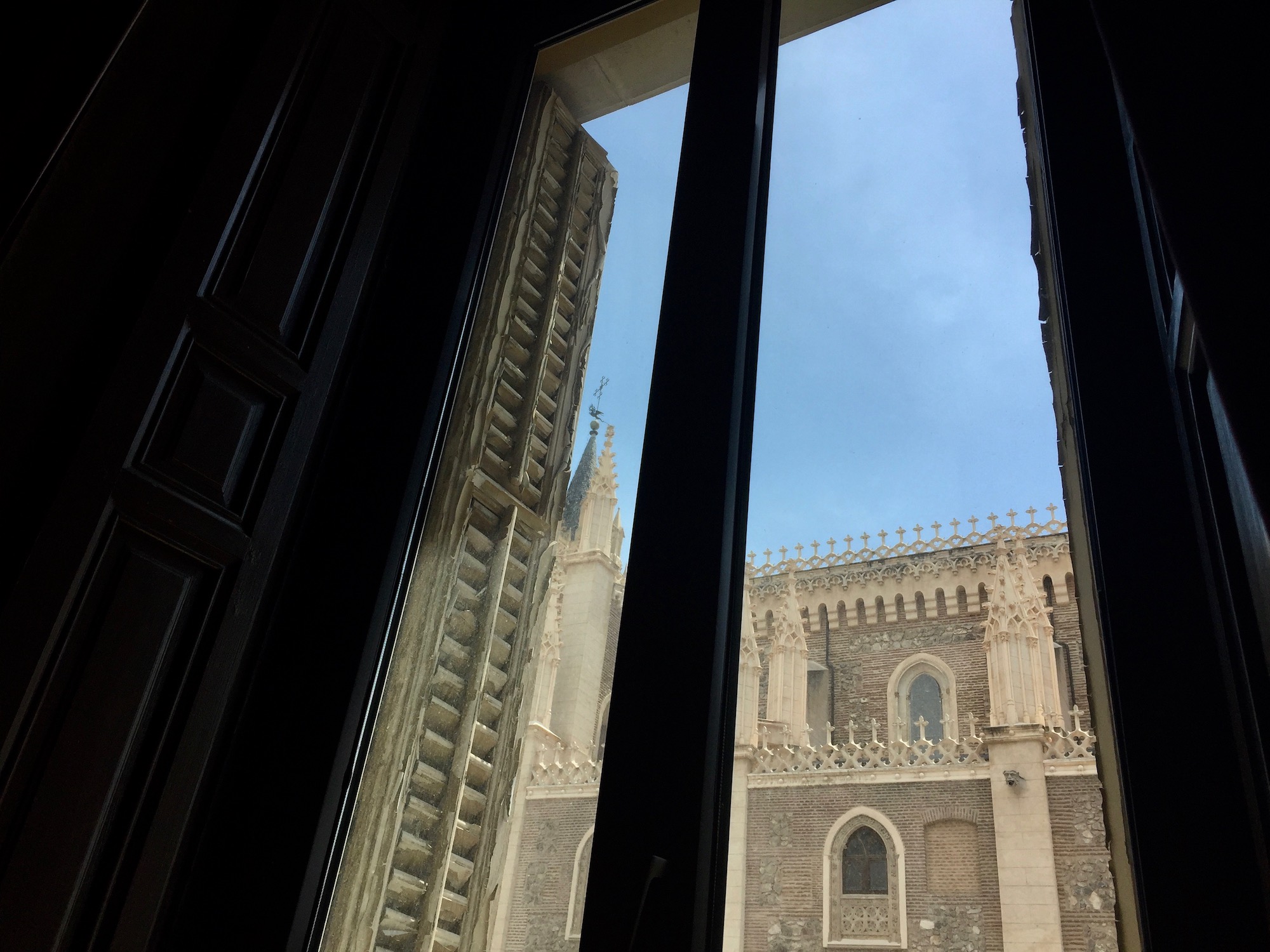 Iglesia de los Jerónimos vista desde la RAE.