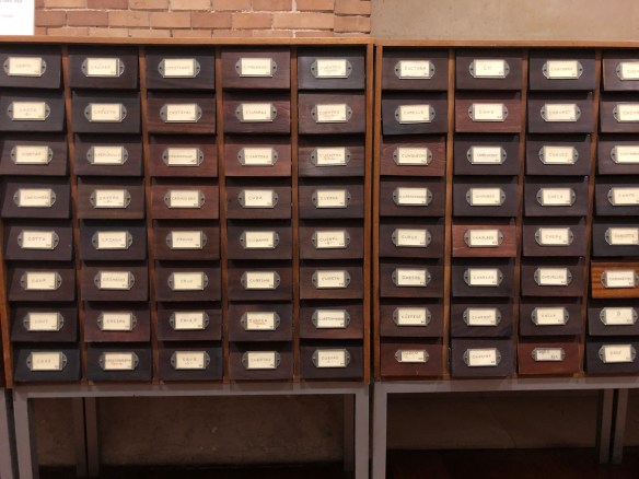 Gavetas de un archivador de la Biblioteca Nacional de España.